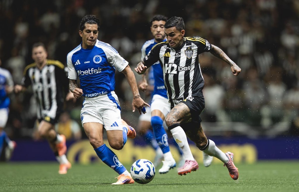 Cruzeiro empata com Atlético-MG e vê liderança do Brasileirão mais distante