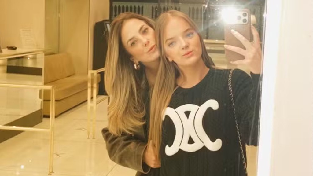 Rafaella Justus curte sessão de cinema com Ticiane Pinheiro e brinca sobre semelhança