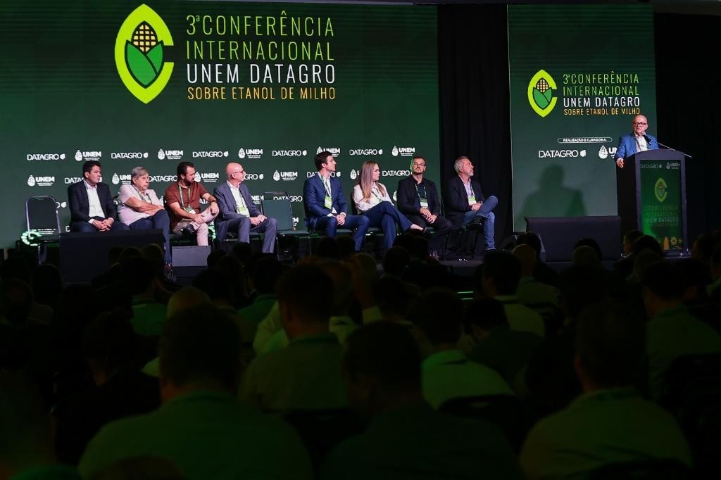 Setor cobra logística e previsibilidade na conferência Datagro em Cuiabá