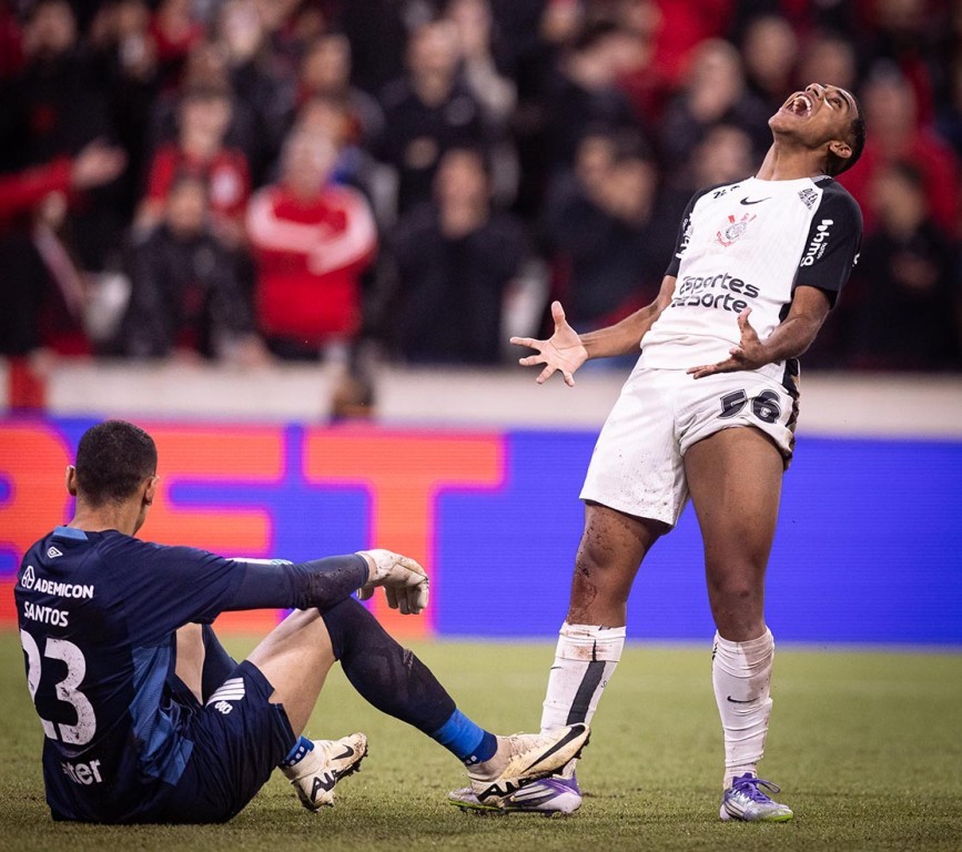 Corinthians vence Athletico-PR e abre vantagem nas quartas da Copa do Brasil