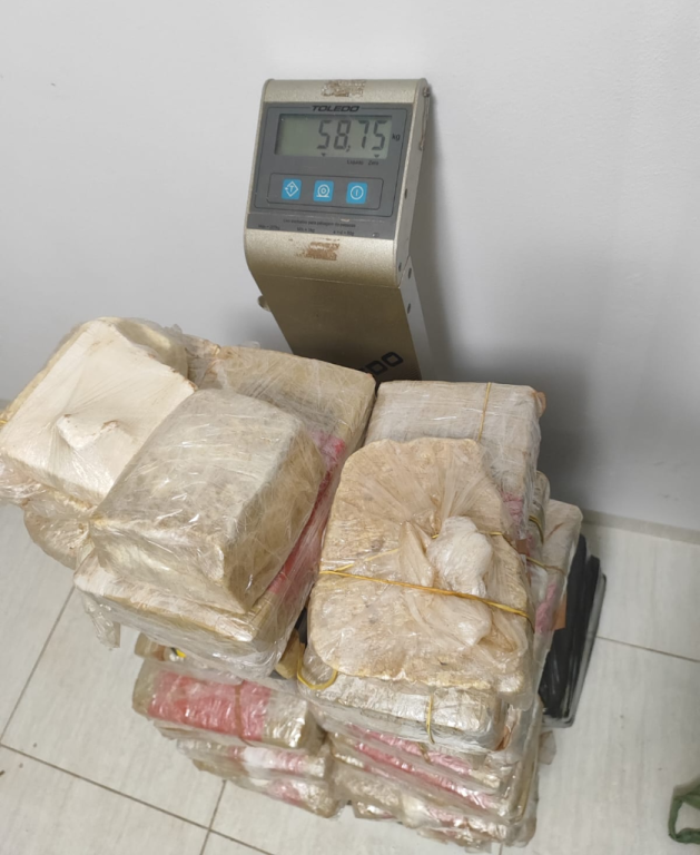 Polícia Militar apreende 58 kg de drogas e prende foragido em Primavera do Leste