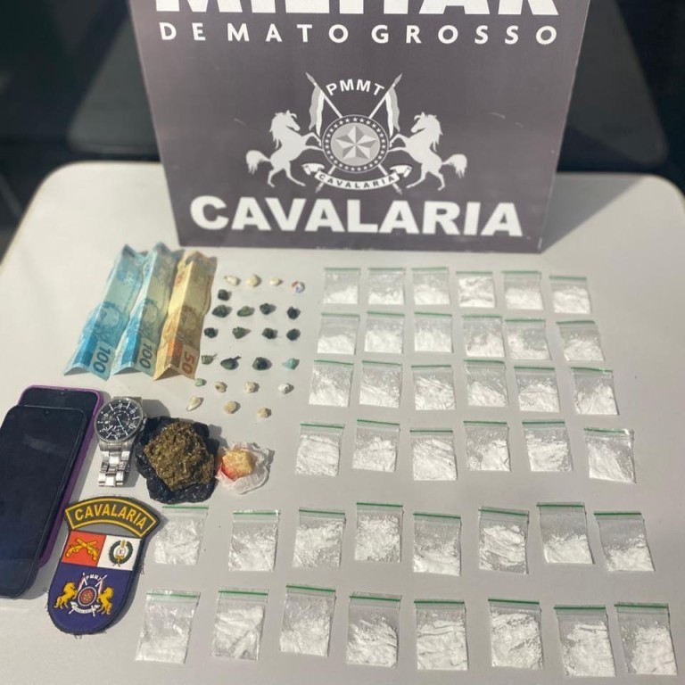 PM conduz quatro faccionados e apreende 89 porções de drogas em Nova Mutum