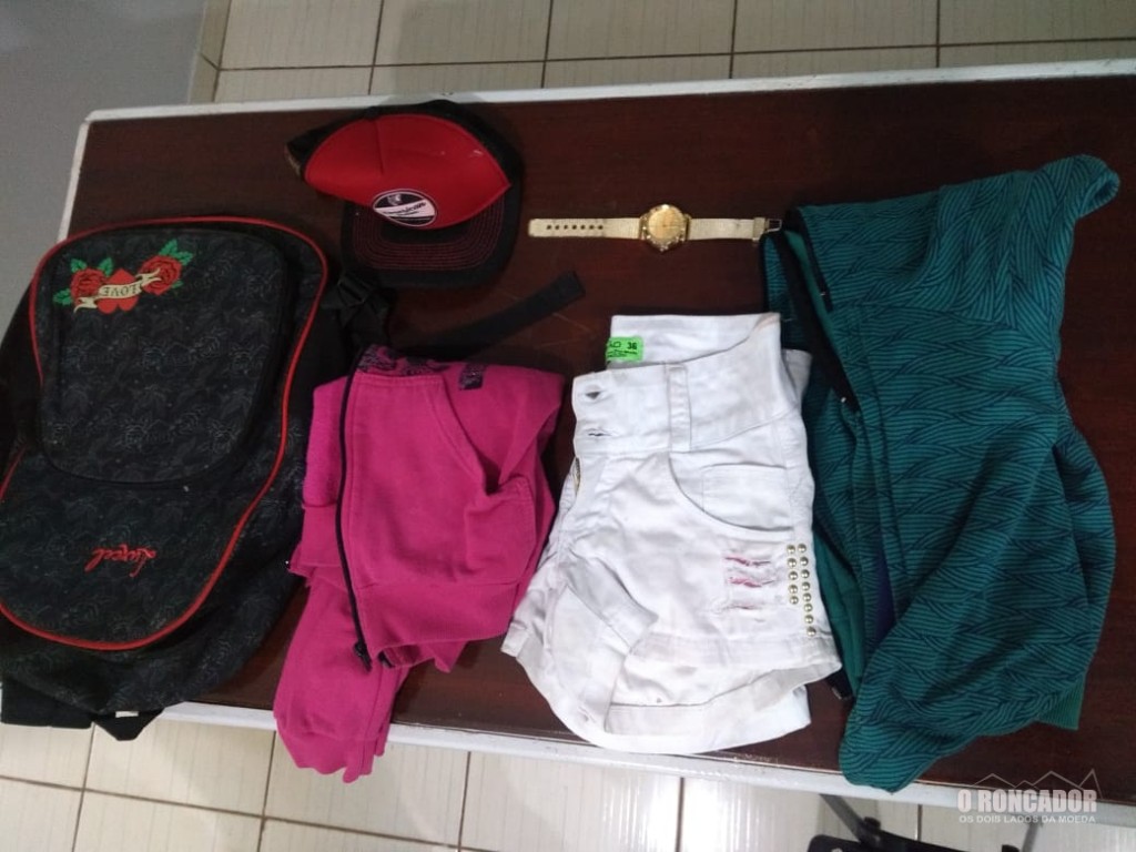 NOVO SÃO JOAQUIM – PM PRENDE HOMEM E RECUPERA MATERIAL FURTADO