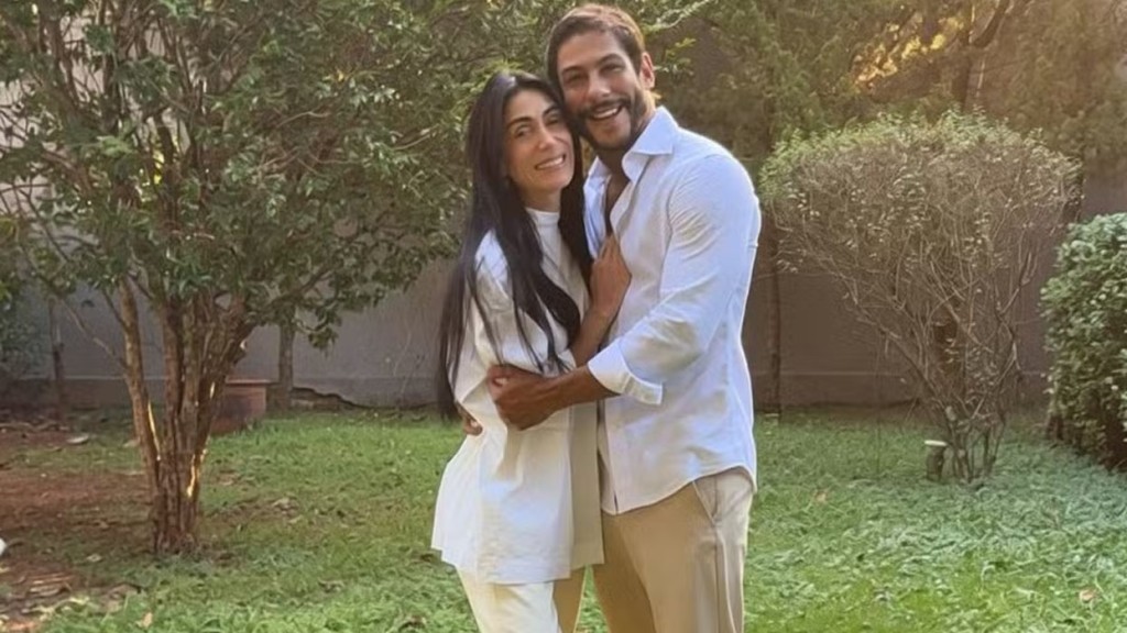 Michelle Barros anuncia gravidez aos 46 anos e celebra fase ao lado de Shia Phoenix