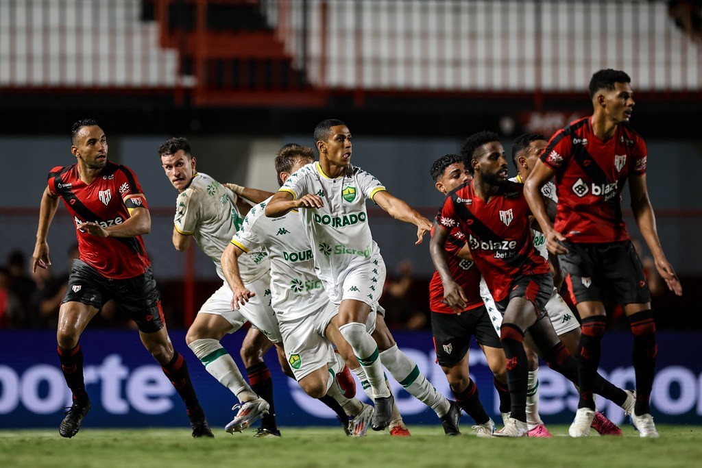 Cuiabá arranca empate contra o Atlético-GO e mantém invencibilidade na Série B
