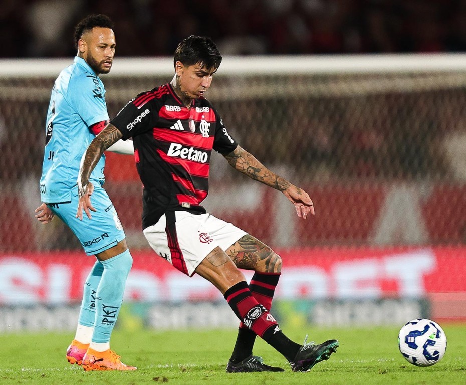 Flamengo vence Santos em jogo eletrizante no Maracanã, com drama no final
