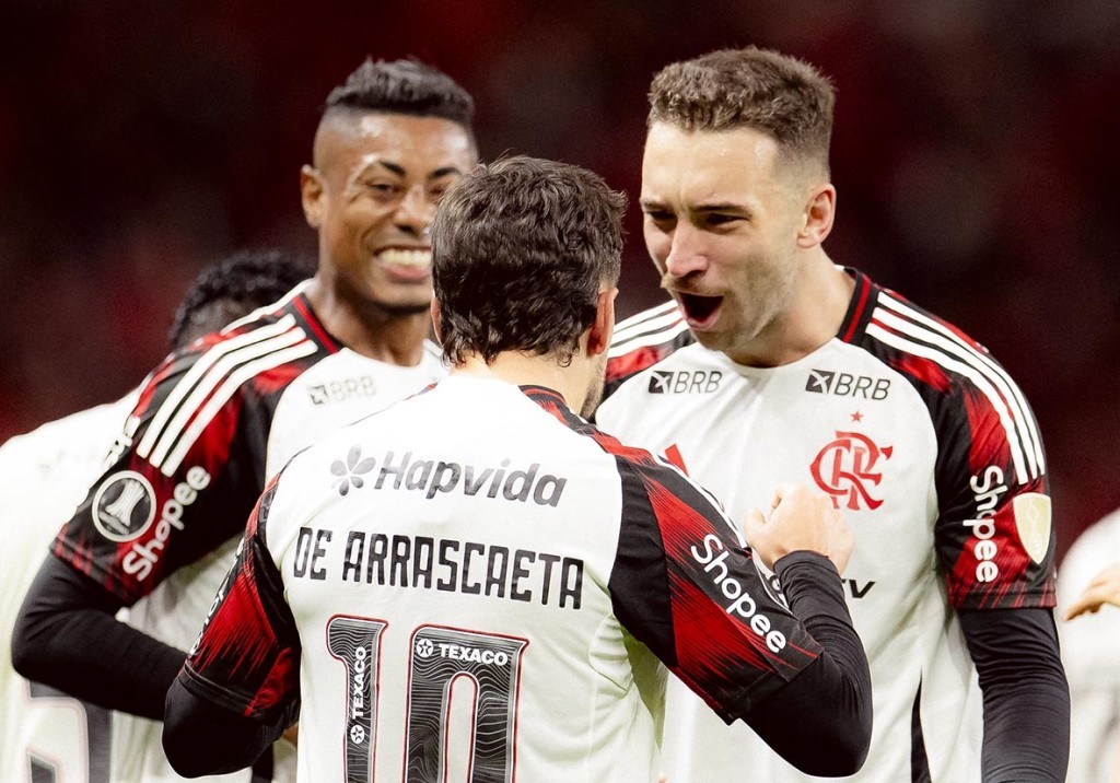 Flamengo vence Internacional no Beira-Rio e avança às quartas da Libertadores