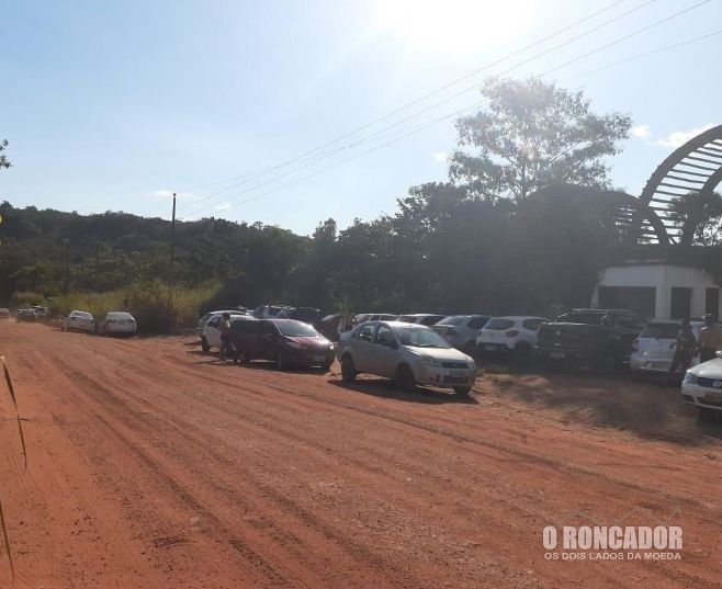 Jaciara – PM dispersa 100 pessoas aglomeradas em cachoeira para prevenir a Covid -19