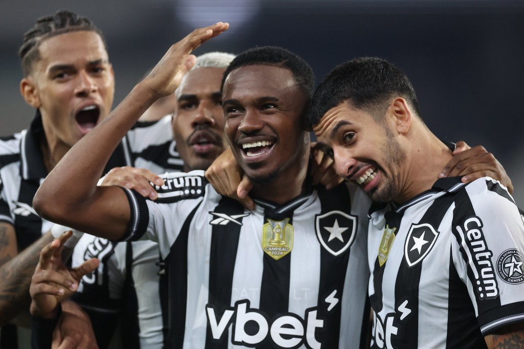 Botafogo vence o Bahia e assume a quarta posição no Brasileirão