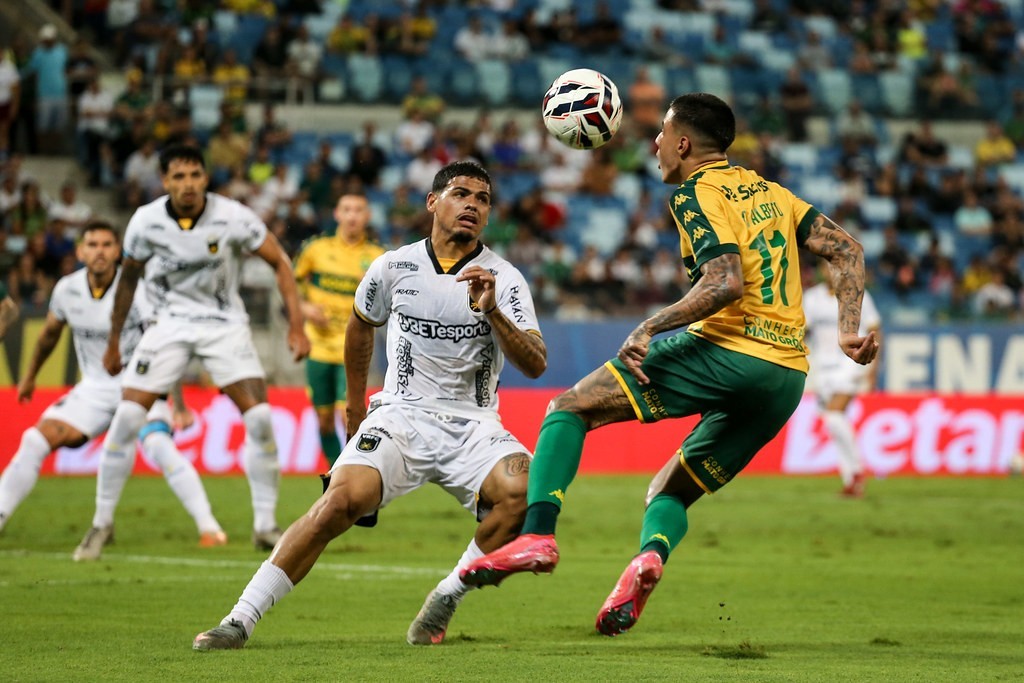 Arena Pantanal vira caldeirão: Cuiabá garante 3ª vitória seguida