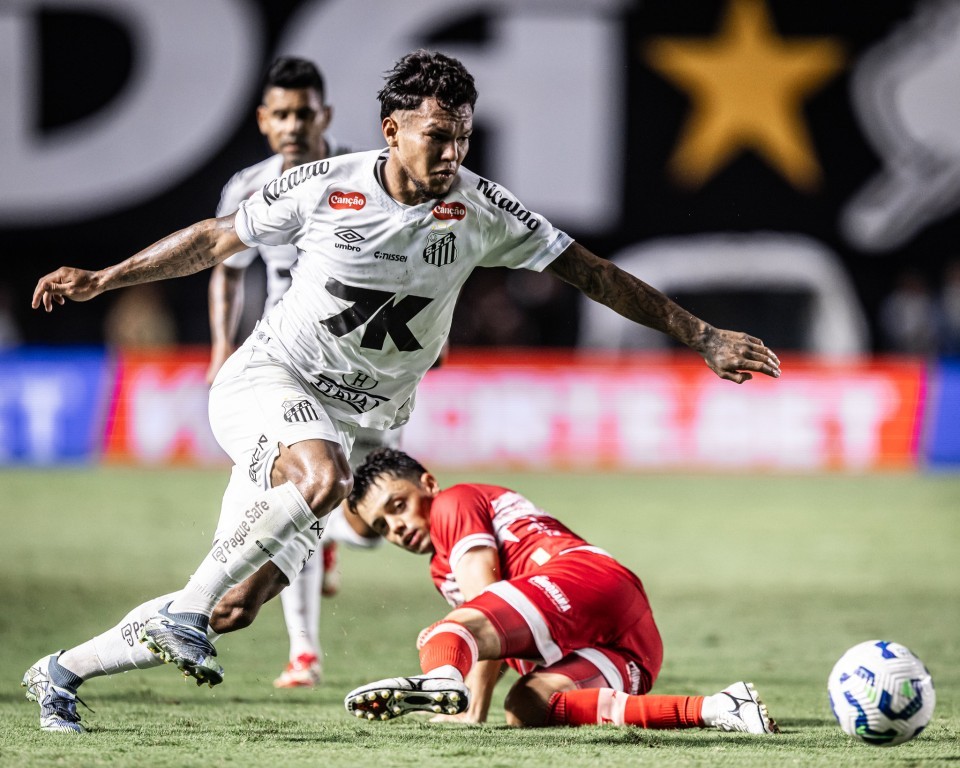 Santos empata com CRB na Vila Belmiro e Brazão evita derrota no fim