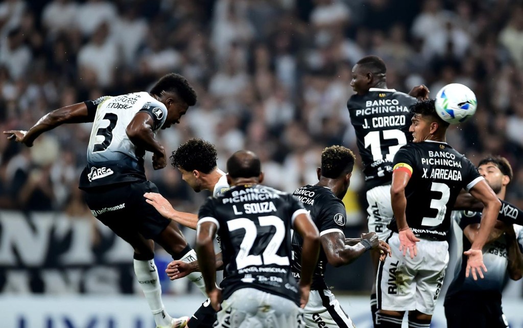 Corinthians vence Barcelona de Guayaquil, mas é eliminado da Libertadores