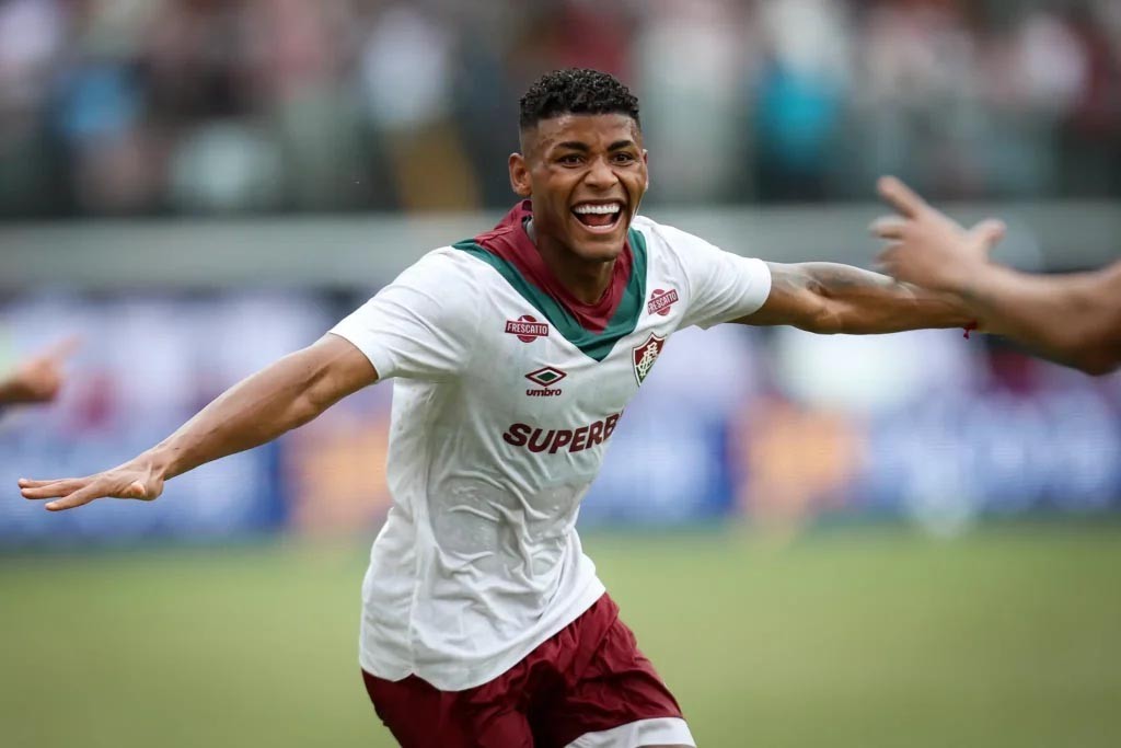 Fluminense vence Vitória no Barradão e volta a sorrir no Brasileirão