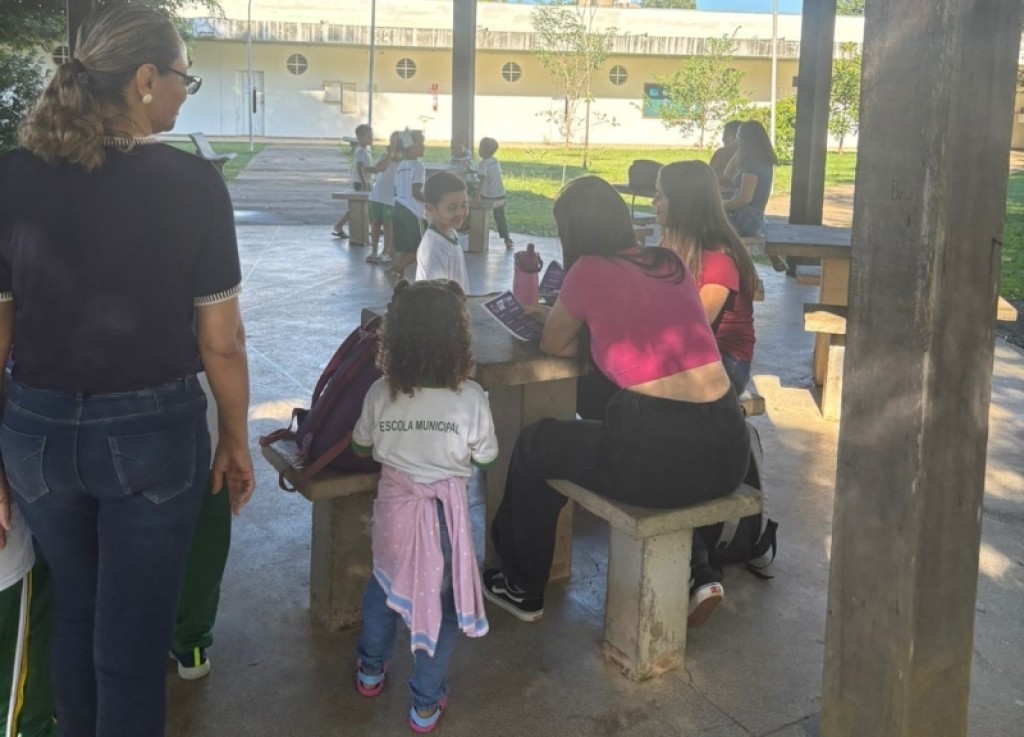 Alunos da rede municipal de Sinop realizam ação de conscientização sobre violência contra a mulher na UFMT