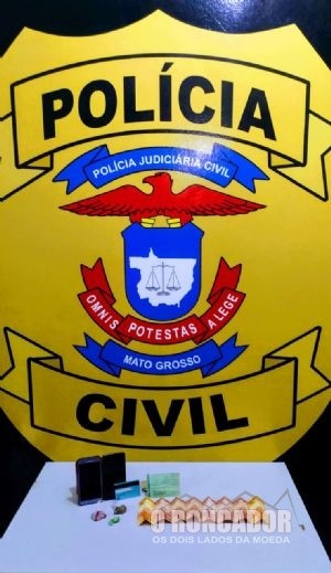 Polícia Civil faz apreensão de drogas, dinheiro, bens e objetos ligados ao tráfico de drogas no centro de Água Boa