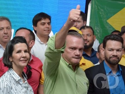 Após rejeitar 'bolsonarista raiz', senador confirma PSB na suplência