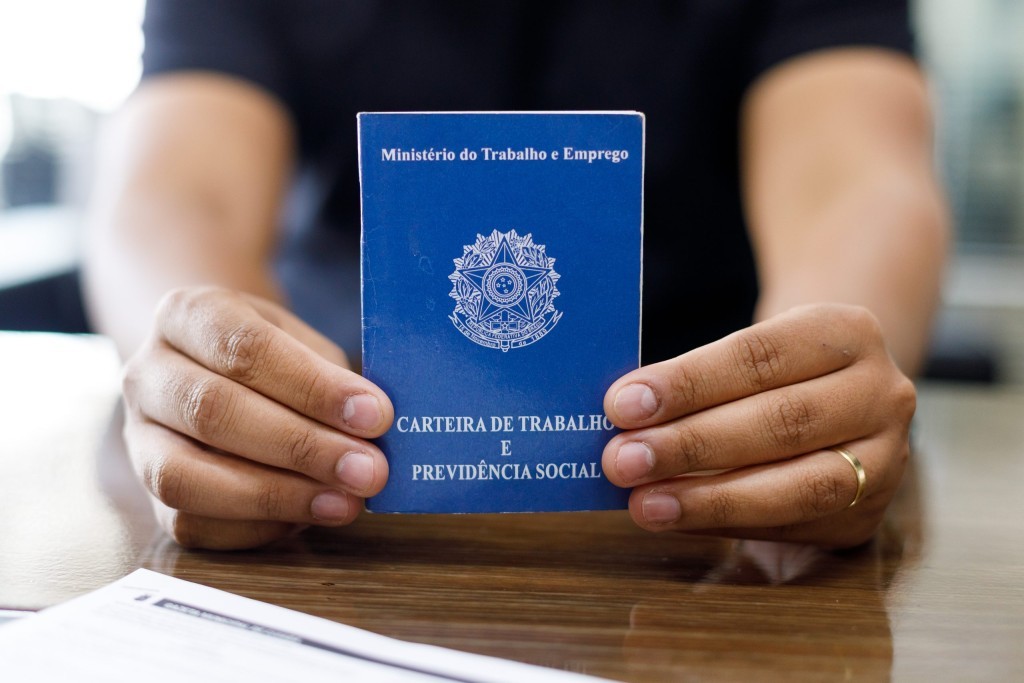 Prefeitura de Cuiabá oferta vaga de motorista de caminhão guindaste pesado com munck