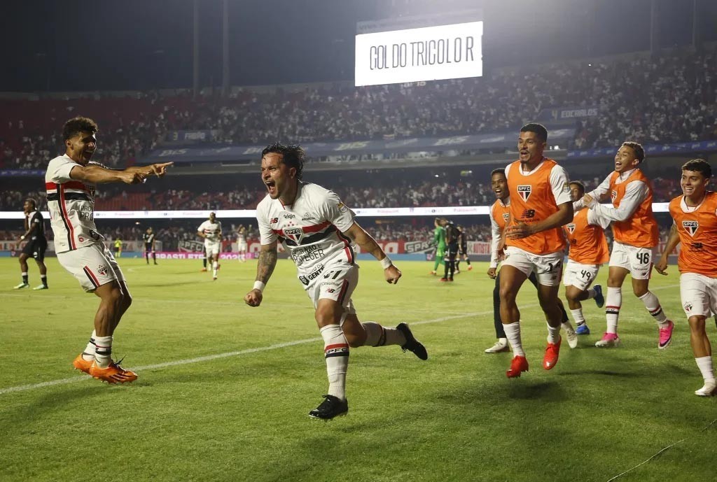 São Paulo vence o Vasco no Morumbis e se afasta do perigo do rebaixamento 