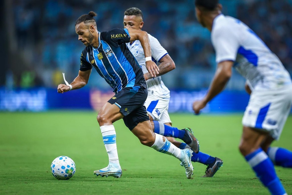 Grêmio abre vantagem sobre o Confiança e fica perto das oitavas da Copa do Brasil