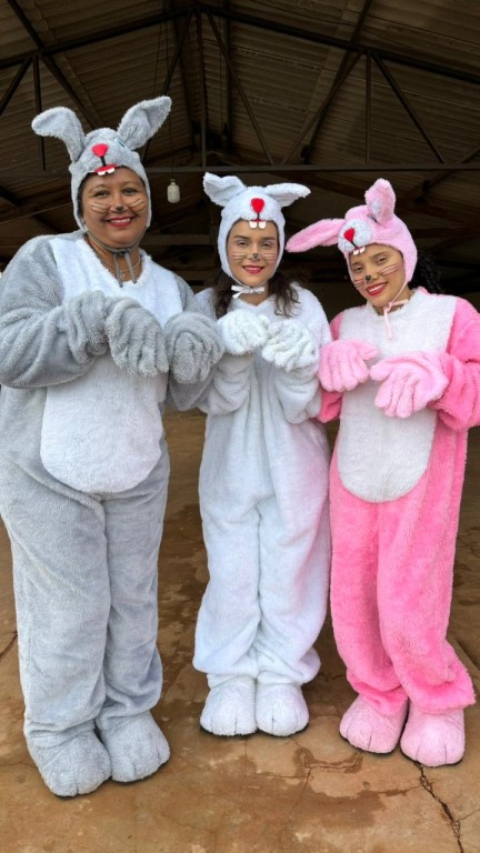 Primeira Dama do Município de Nova Xavantina, Fernanda Rios ,realiza entrega de ovos da Páscoa no município.