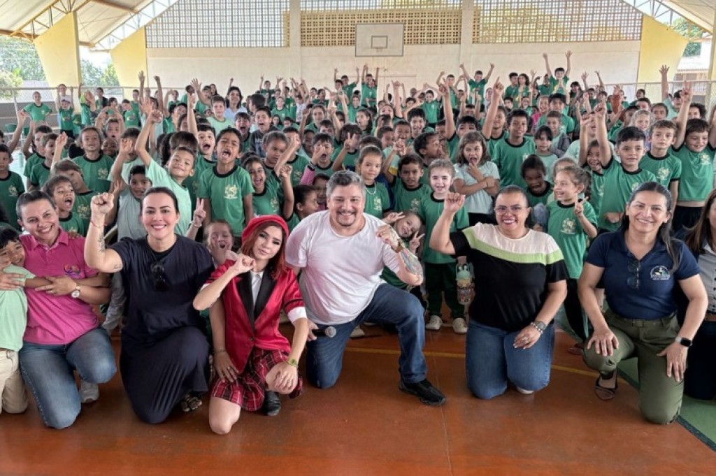 Teatro e orientações alcançam 4,9 mil alunos em cinco cidades de MT