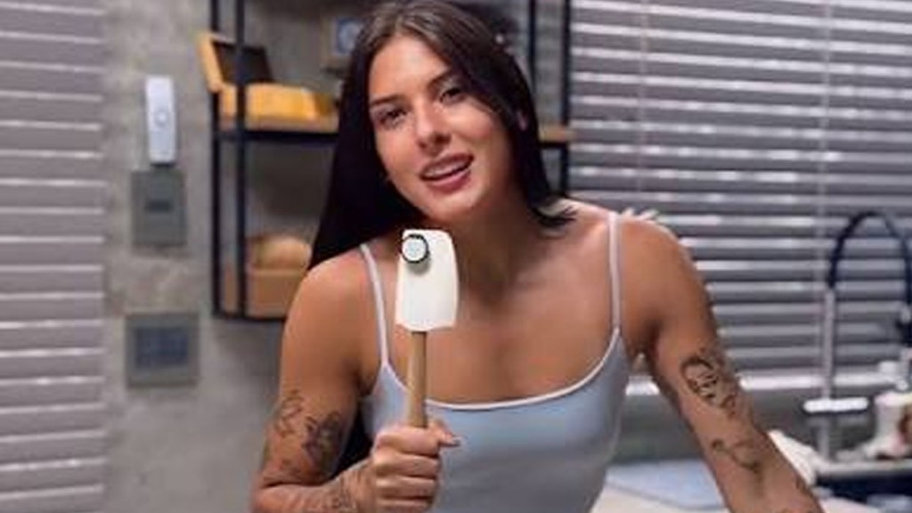 Ana Castela revela habilidade e  ensina receita de salmão ao molho de maracujá