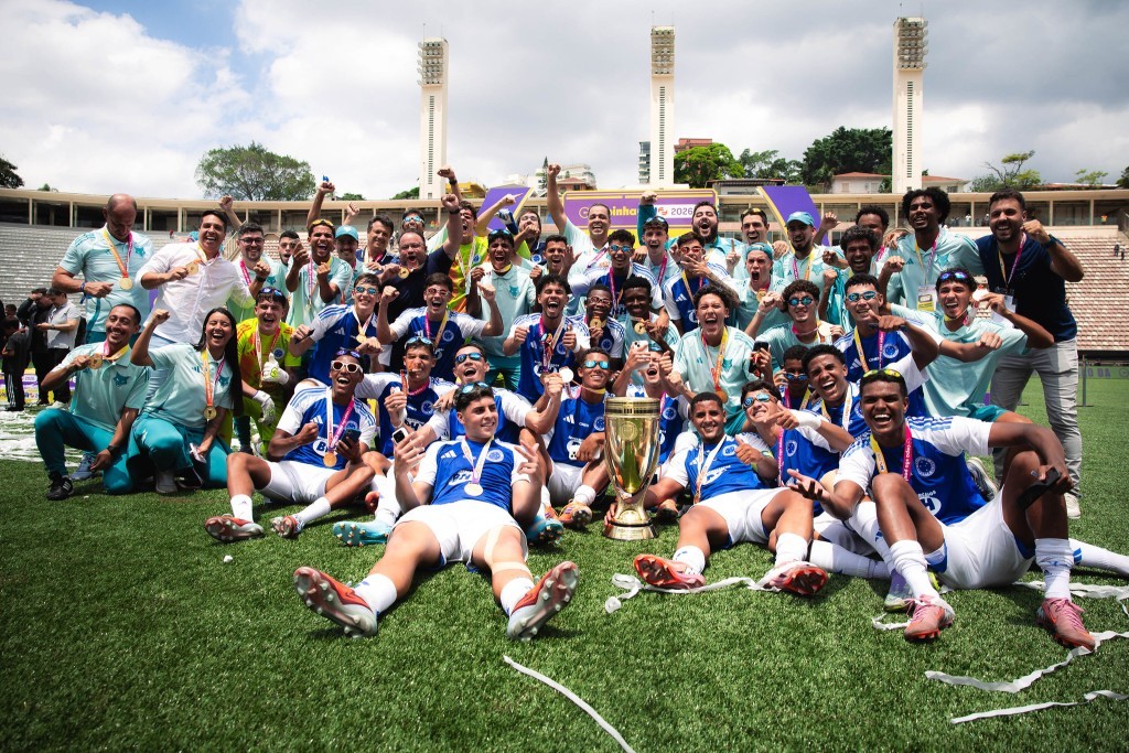 Cruzeiro conquista o bicampeonato da Copinha em decisão eletrizante contra o São Paulo
