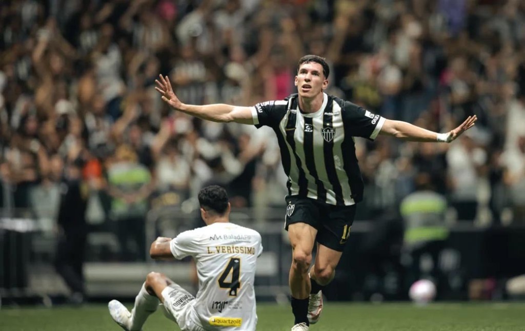 Galo vira nos acréscimos e derruba invencibilidade do Santos
