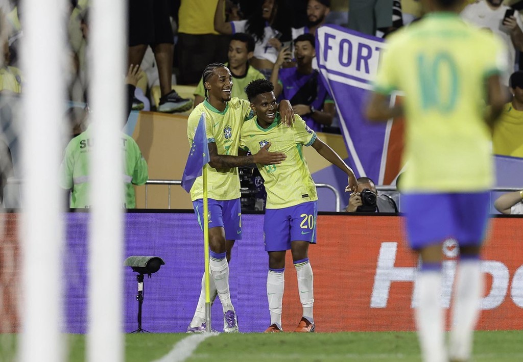 Brasil vence Chile por 3 a 0; Estêvão faz 1º gol na Seleção