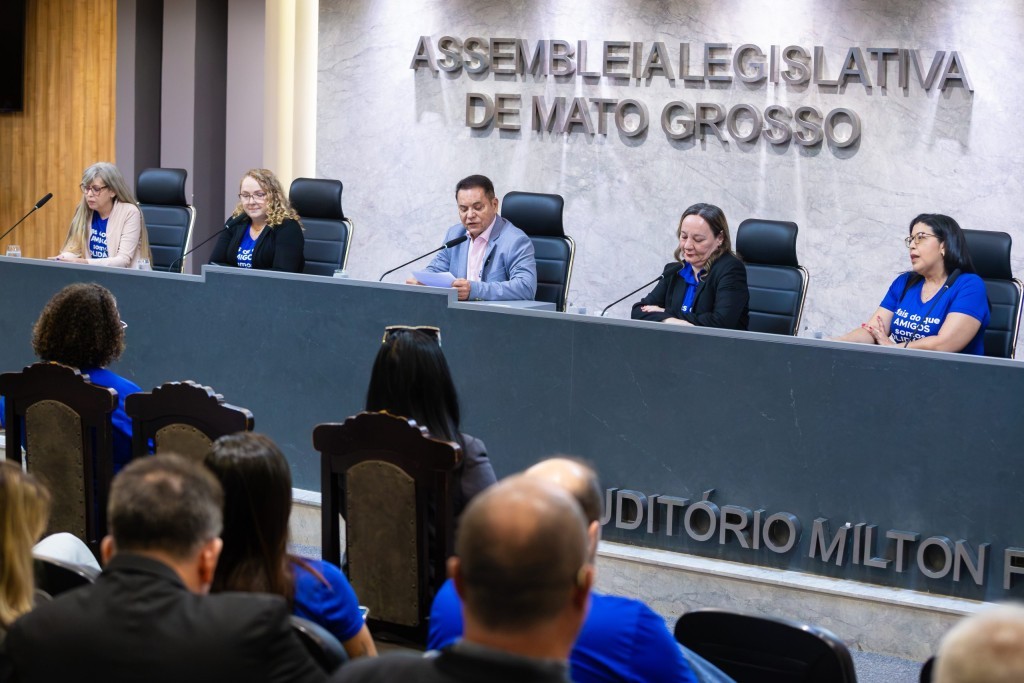 ALMT homenageia grupo Amigos Solidários pelos 14 anos de atuação em Cuiabá e VG