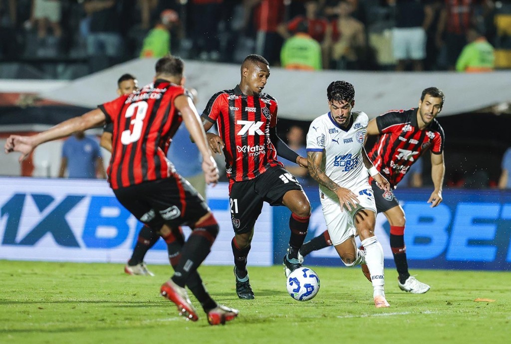 Vitória vence o Bahia e acende alerta no Z4; Bahia perde chance de G-5