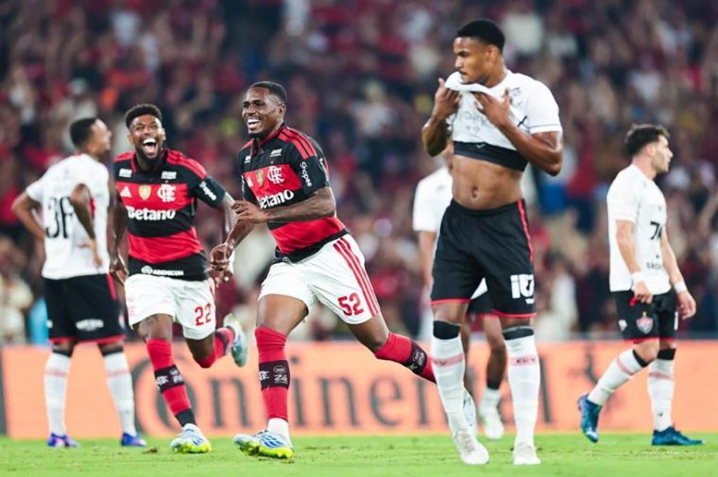 Flamengo vence o Vitória e leva vantagem para o jogo de volta da Copa do Brasil