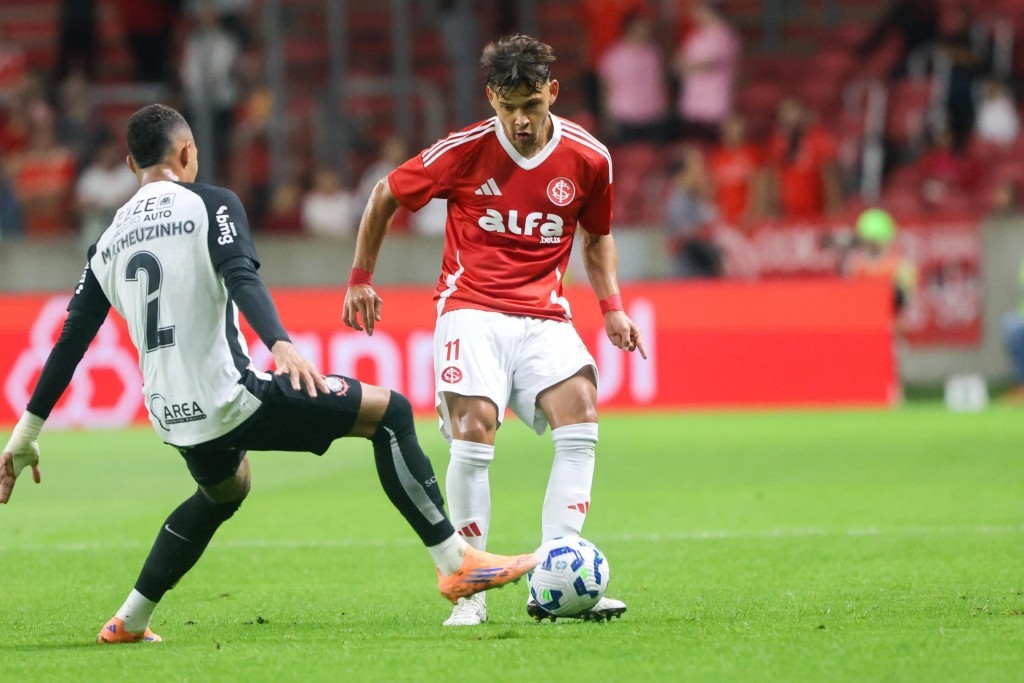 Pênalti nos acréscimos tira vitória do Corinthians e deixa Inter com empate no Beira-Rio