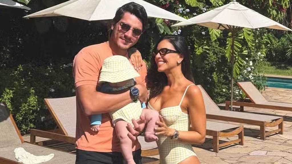 Mariana Rios curte dia especial em família com o filho de três meses e o marido