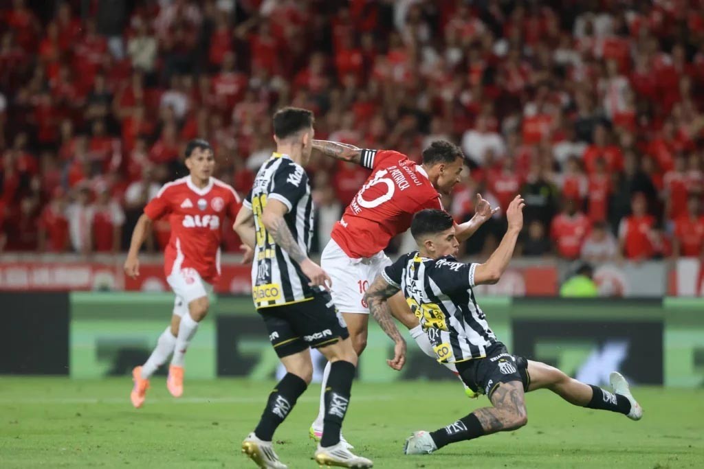 Santos arranca empate com Internacional e segue na zona de rebaixamento