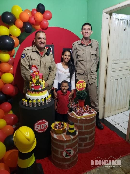 Garotinho de 5 anos que tem os bombeiros como super-heróis recebe festa surpresa em MT