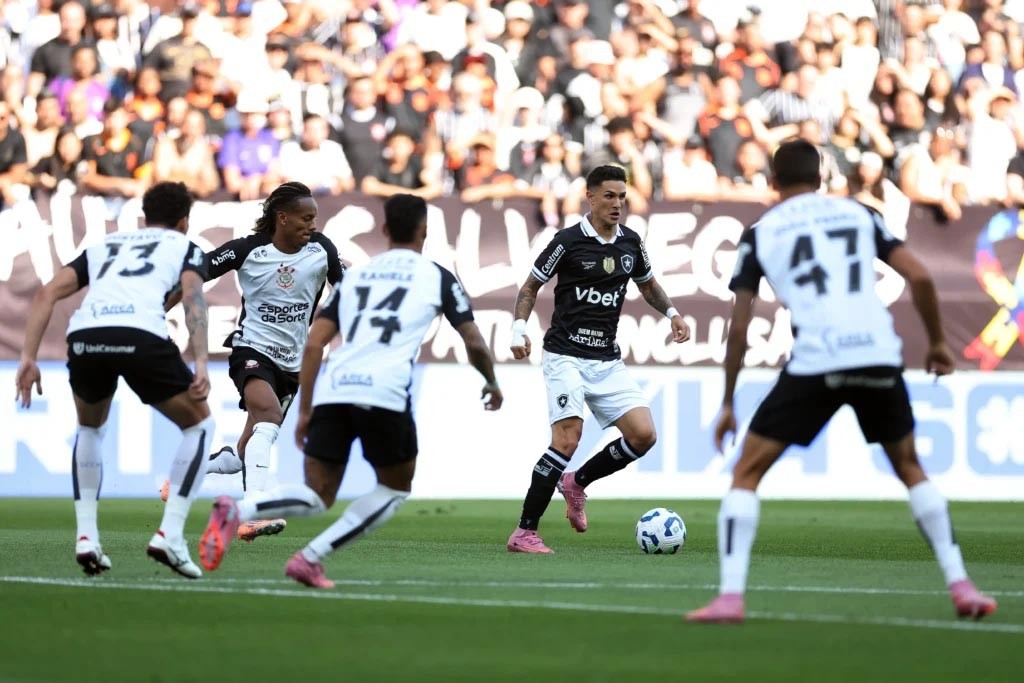 Drama na Neo Química: Corinthians busca empate heroico contra Botafogo 