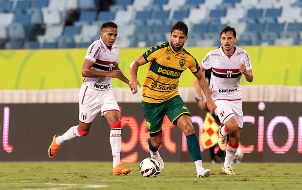 Cuiabá e Botafogo-SP empatam em jogo tenso na Arena Pantanal