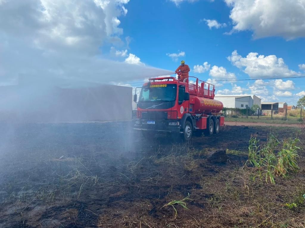Corpo de Bombeiros combate dois incêndios em diferentes regiões de Campo Verde