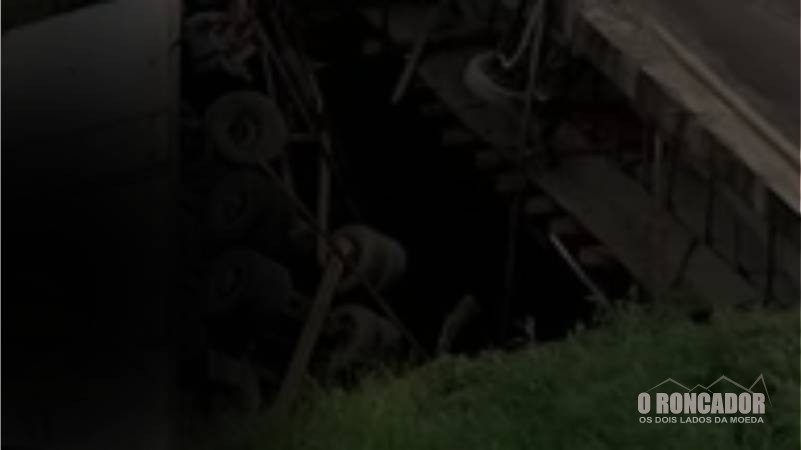 Tombamento de 9 eixos com morte na BR-158 entre Barra e Nova Xavantina