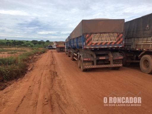 Atoleiro na BR-158 próximo ao Posto da Mata provoca congestionamento de caminhões