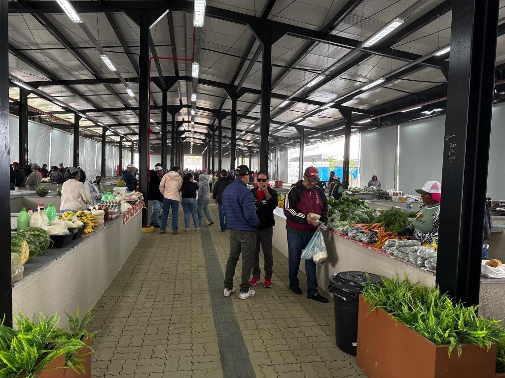 Feira revitalizada em Chapada dos Guimarães reforça apoio do Governo do Estado à agricultura familiar