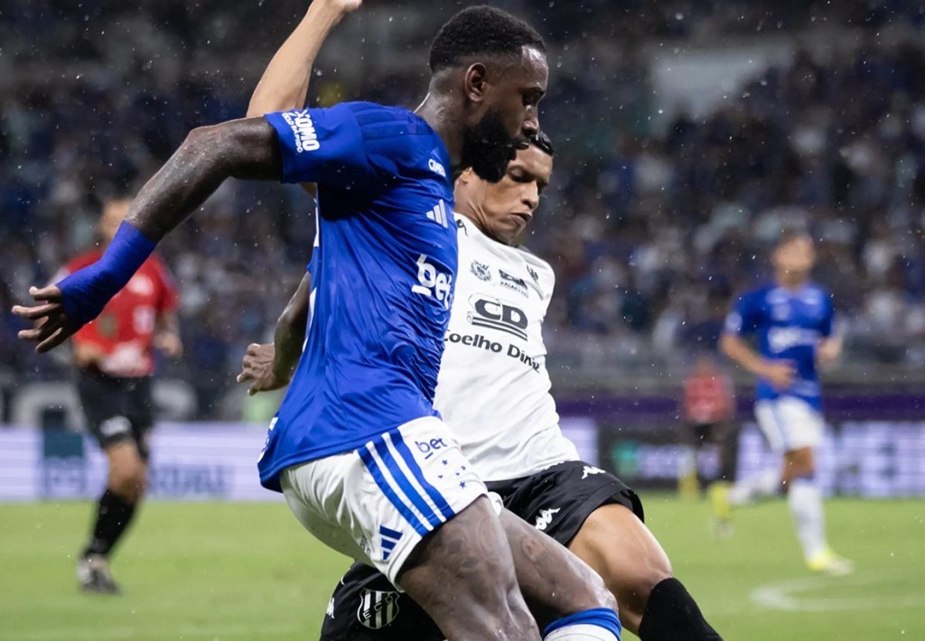 Democrata surpreende Cruzeiro no Mineirão em estreia amarga de Gerson