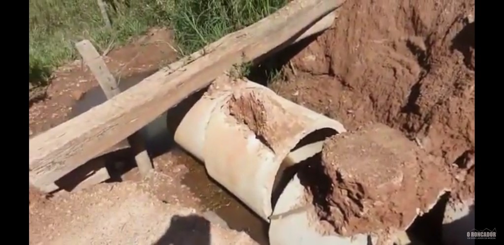 Morador do P.A. Rancho Amigo mostra abandono das estradas