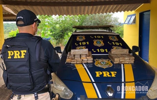 Barra do Garças – PRF flagra passageira de ônibus com 20 quilos de maconha na BR-070