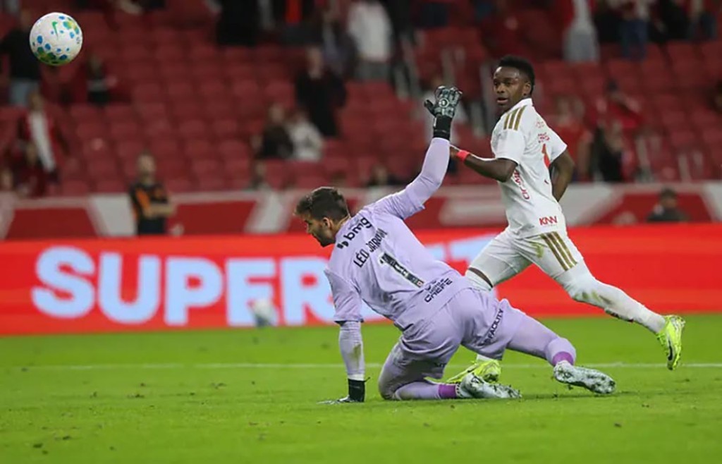Inter atropela o Vasco e soma sétimo jogo sem derrota no Brasileirão