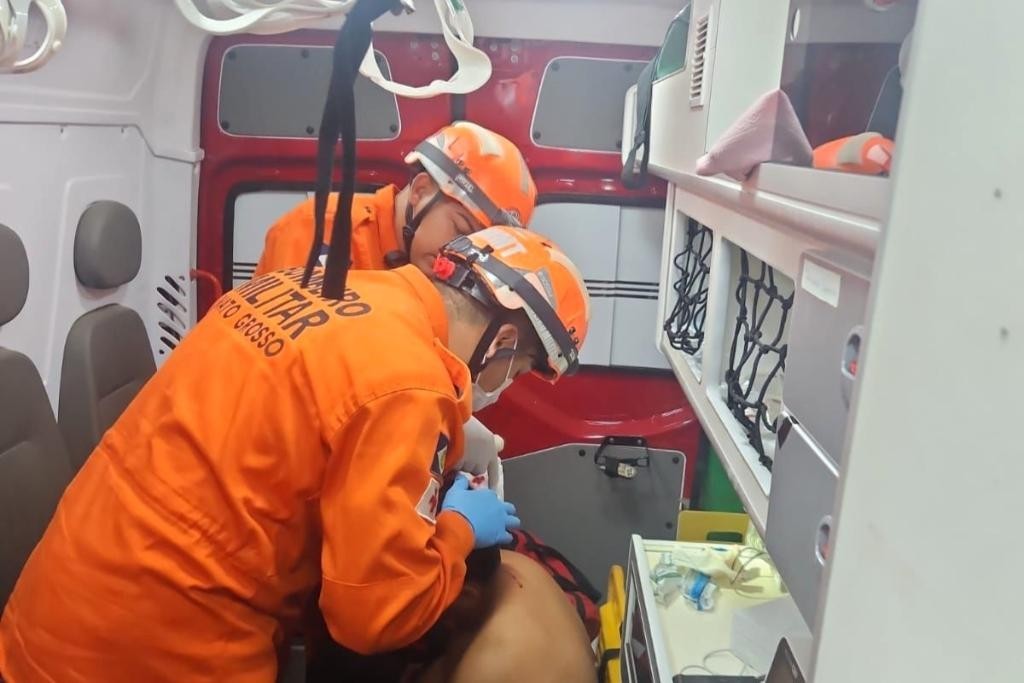 Corpo de Bombeiros socorre pré-adolescente atingido por coice de cavalo