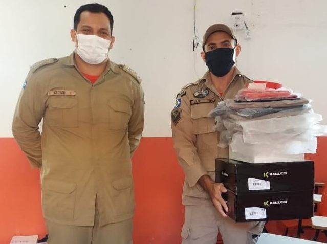 Bombeiros de  Nova Xavantina recebem novo fardamento