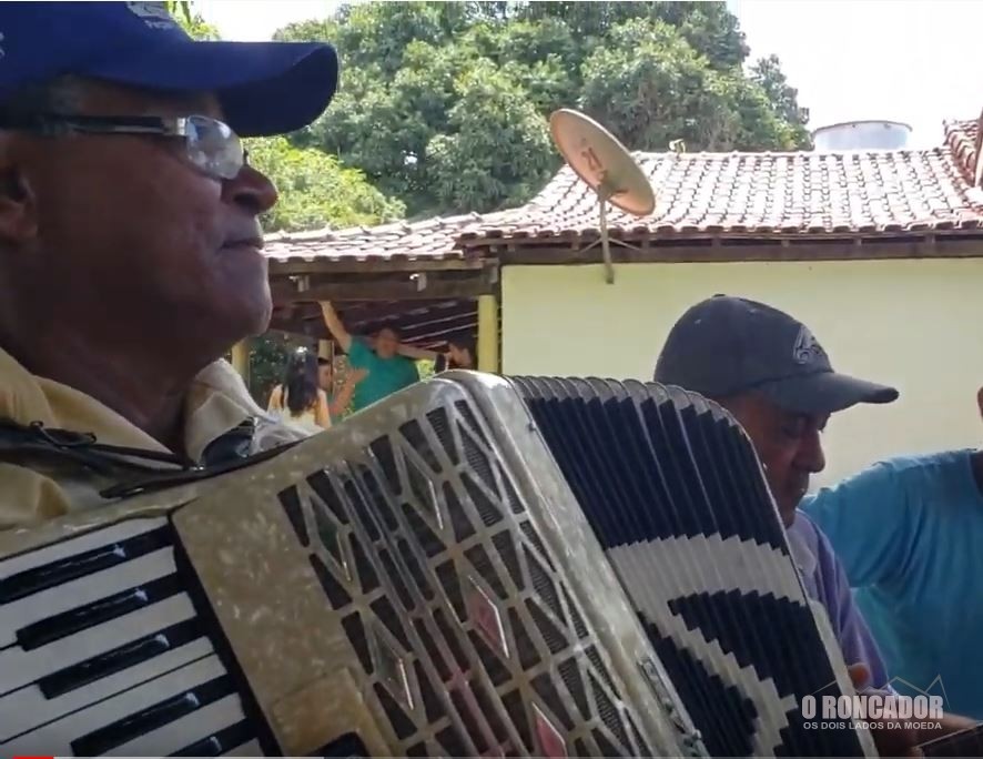 Fuscão e Fusquinha canta Barquinha de Ouro