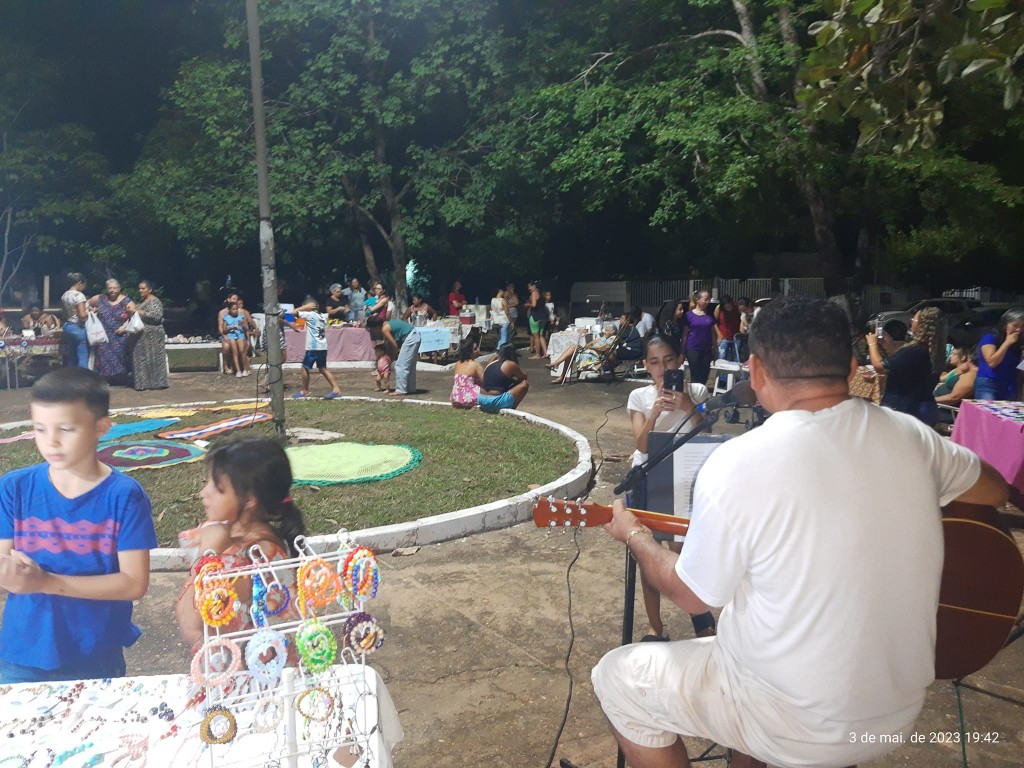 Grande público abrilhantou a Primeira Feira Livre na praça Dom Bosco